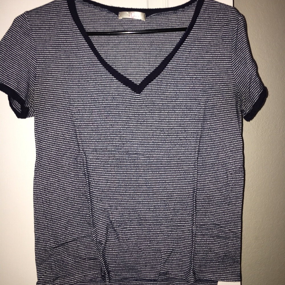V neck top